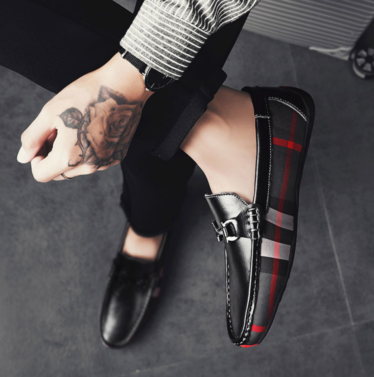 The Men Black And Dark Red Designer Check Loafer Shoes